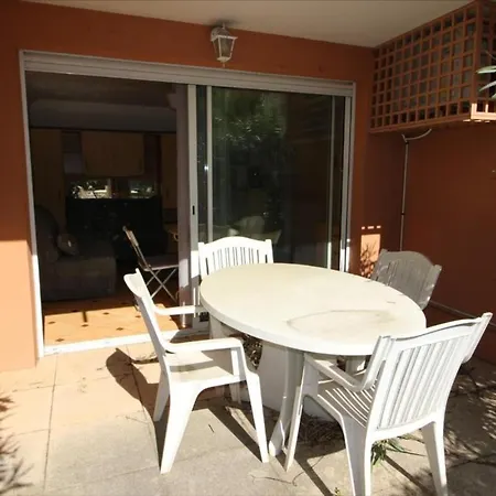 Climatise 2 Personnes Avec Terrasse Et Piscine *