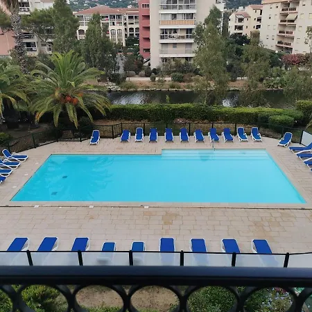 Climatise 2 Personnes Avec Terrasse Et Piscine 圣马克西姆