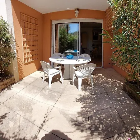 Climatise 2 Personnes Avec Terrasse Et Piscine *